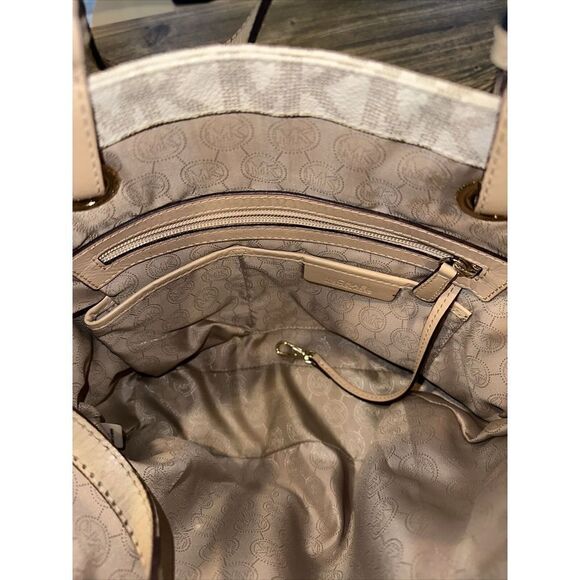 Michael Kors Beige & Tan Leather Tote Handbag and wallet set. Gold Hardware - Picture 6 of 15